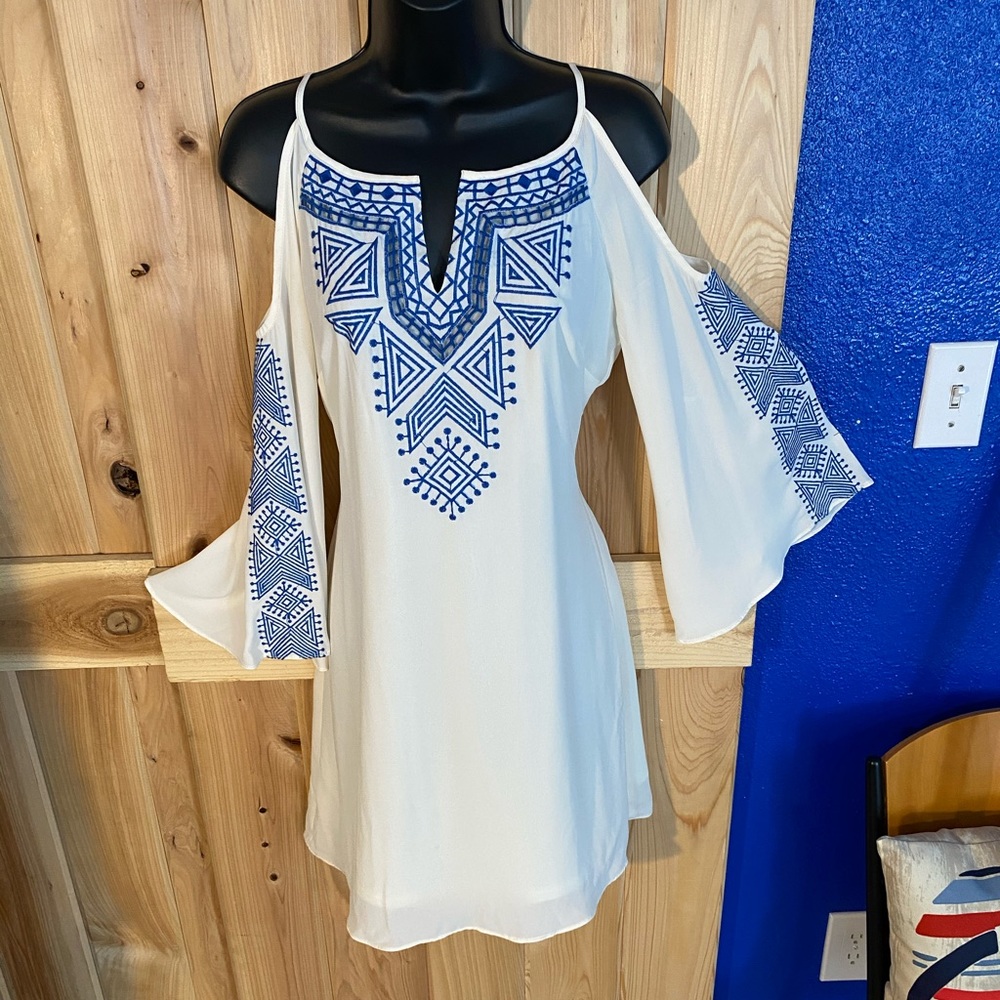 Ark & Co White Cold-Shoulder Dress with Blue Embroidery